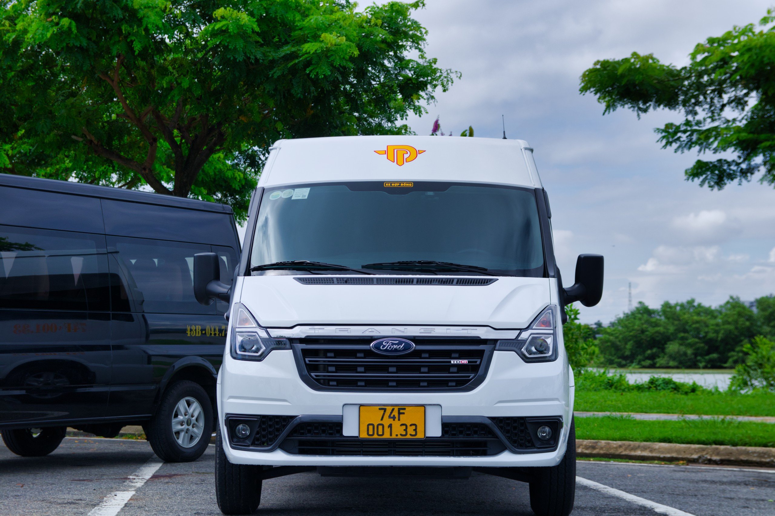 Xe Ford Transit 16S